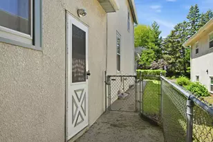 1070 Dale St N, Saint Paul, MN 55117 - Photo 11