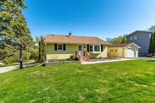 326 W Gustavus Ave, Fergus Falls, MN 56537 - Photo 1