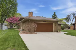 3651 Fairway Rd N, Fargo, ND 58102 - Photo 3