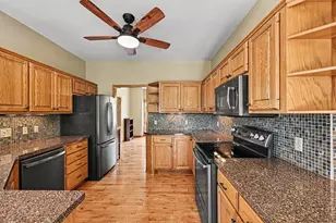 1452 Golf View Dr, River Falls, WI 54022 - Photo 7