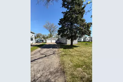 729 E Ripley Street, Litchfield, MN 55355 - Photo 21