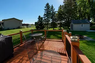 270 Highlands Ave, Zumbrota, MN 55992 - Photo 3