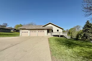 1400 S Cascade St, Fergus Falls, MN 56537 - Photo 3