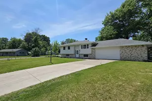 620 109th Ln NE, Blaine, MN 55434 - Photo 3