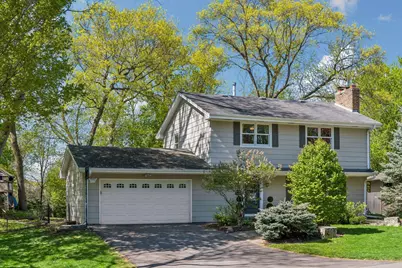 290 Ridgeview Drive E, Wayzata, MN 55391 - Photo 1