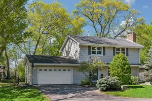 290 Ridgeview Dr E, Wayzata, MN 55391 - Photo 1