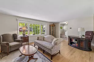290 Ridgeview Dr E, Wayzata, MN 55391 - Photo 9