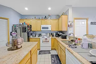 1884 Bluestem Ln, Shoreview, MN 55126 - Photo 15