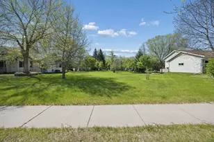 1716 Southwood Trl, Saint Cloud, MN 56301 - Photo 5