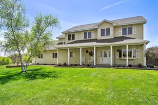 1413 27th St NW, Austin, MN 55912 - Photo 1