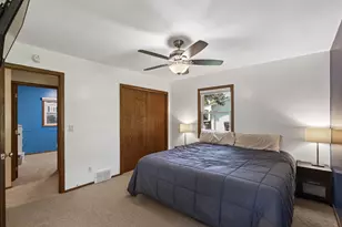 10340 York Ln, Bloomington, MN 55431 - Photo 19