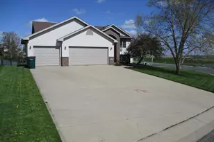 125 Sandstone Dr NW, Eyota, MN 55934 - Photo 3