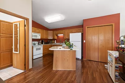 4272 39 1/2 Avenue S, Fargo, ND 58104 - Photo 3