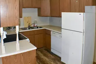 915 9th St S, Fargo,  58103 - Photo 5