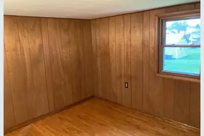 707 Minnesota Avenue SE, Willmar, MN 56201 - Photo 9