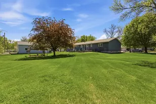 608 E Ash Ave, Olivia, MN 56277 - Photo 27