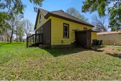 323 4th Street SE, Staples, MN 56479 - Photo 3