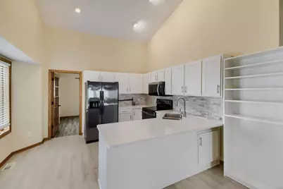834 Wescott Square, Eagan, MN 55123 - Photo 3