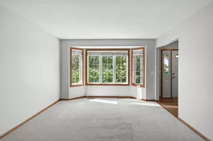 688 Eagle Ridge Rd, Woodbury, MN 55125 - Photo 9