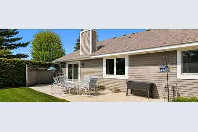5690 Dunlap Avenue N, Shoreview, MN 55126 - Photo 3