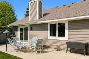 5690 Dunlap Ave N, Shoreview, MN 55126 - Photo 3