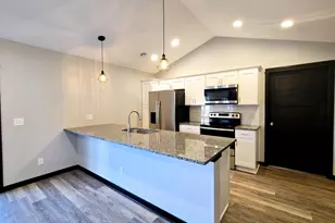 2027 Clark St, Saint Peter, MN 56082 - Photo 3