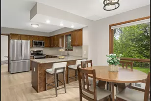 10587 Wellington Ln N, Maple Grove, MN 55369 - Photo 7