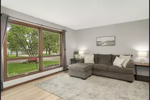 10587 Wellington Ln N, Maple Grove, MN 55369 - Photo 13