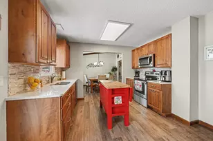 630 Tyrol Ln, Shakopee, MN 55379 - Photo 9