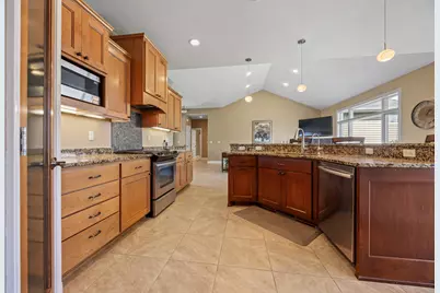 4165 Furnberg Place S, Fargo, ND 58104 - Photo 9