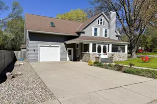 1019 N Vine St, Fergus Falls, MN 56537 - Photo 1