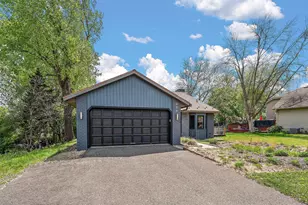 986 Demont Ave E, Maplewood, MN 55109 - Photo 3