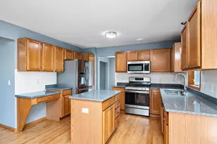 550 Hawthorne Woods Dr, Eagan, MN 55123 - Photo 9