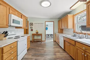 202 Hamilton Dr, River Falls, WI 54022 - Photo 5