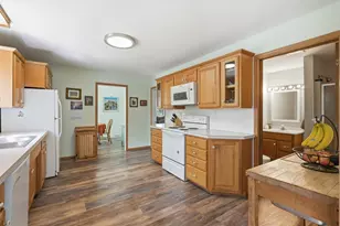 202 Hamilton Dr, River Falls, WI 54022 - Photo 7