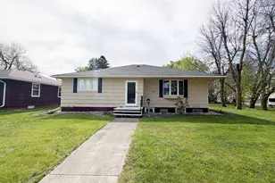 810 8th Ave, Worthington, MN 56187 - Photo 3