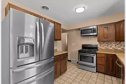1739 Hampshire Avenue, Saint Paul, MN 55116 - Photo 9