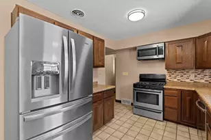 1739 Hampshire Ave, Saint Paul, MN 55116 - Photo 9