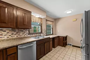 1739 Hampshire Ave, Saint Paul, MN 55116 - Photo 11