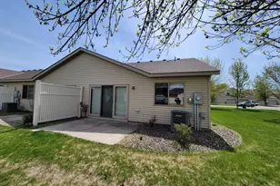 1059 Manor Ct, Saint Cloud, MN 56303 - Photo 3