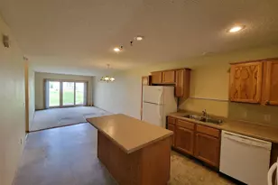 1059 Manor Ct, Saint Cloud, MN 56303 - Photo 5