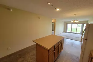 1059 Manor Ct, Saint Cloud, MN 56303 - Photo 7