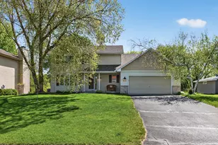 4696 Weston Hills Dr, Eagan, MN 55123 - Photo 3