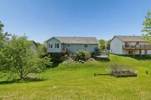 2711 Hilltop Lane, River Falls, WI 54022 - Photo 19