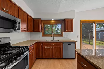 13924 W Preserve Boulevard, Burnsville, MN 55337 - Photo 7