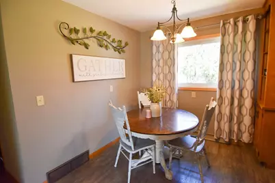 508 Merriam Avenue S, Thief River Falls, MN 56701 - Photo 9