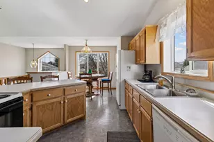 816 Shea Cir, Belle Plaine, MN 56011 - Photo 11