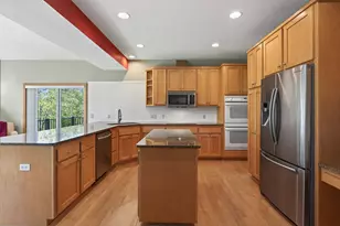 655 Lexie Ct, Eagan, MN 55123 - Photo 11