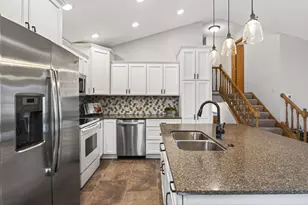 9325 Andrea Dr, Woodbury, MN 55125 - Photo 9