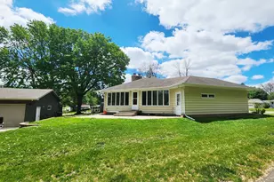 111 Sunrise Ave N, New Prague, MN 56071 - Photo 3